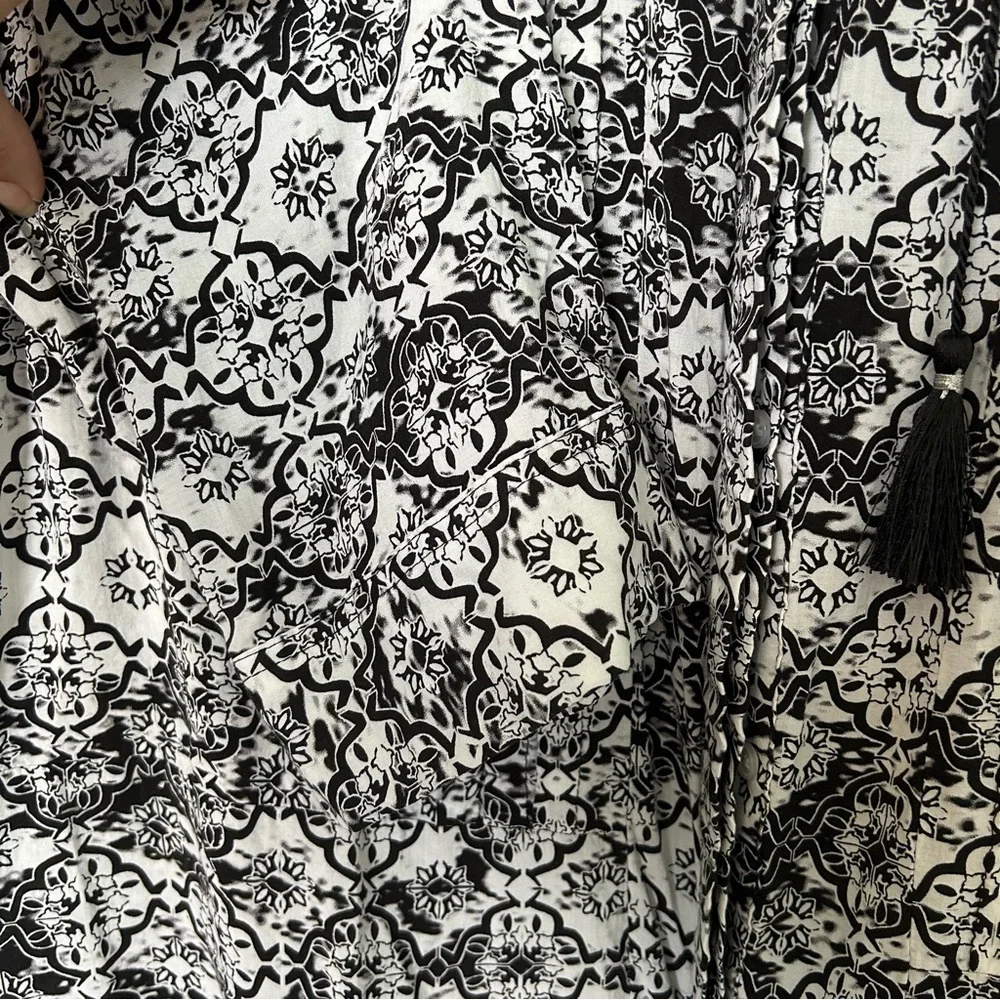 Ava & Viv Covered Button Black and White‎ Patterned Blouse 3/4 Sleeve - Picture 6 of 8